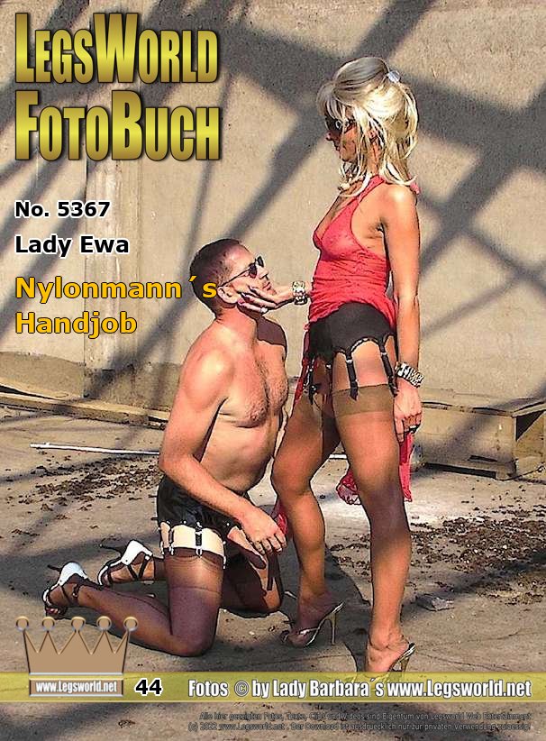 Ebook: 5367 - Lady Ewa
Nylonmanns Handjob
After Ewa had her feet licked beforehand by the nylon man, the blonde Polish mare now leads him into an old workshop to examine his dick in detail. Of course, the two are still in high-Hels and nylons and as you can see, not only Ewa seems to have a lot of fun. In the end, the horndog jerks a full load of sperm on her sheer, elegant nylons.