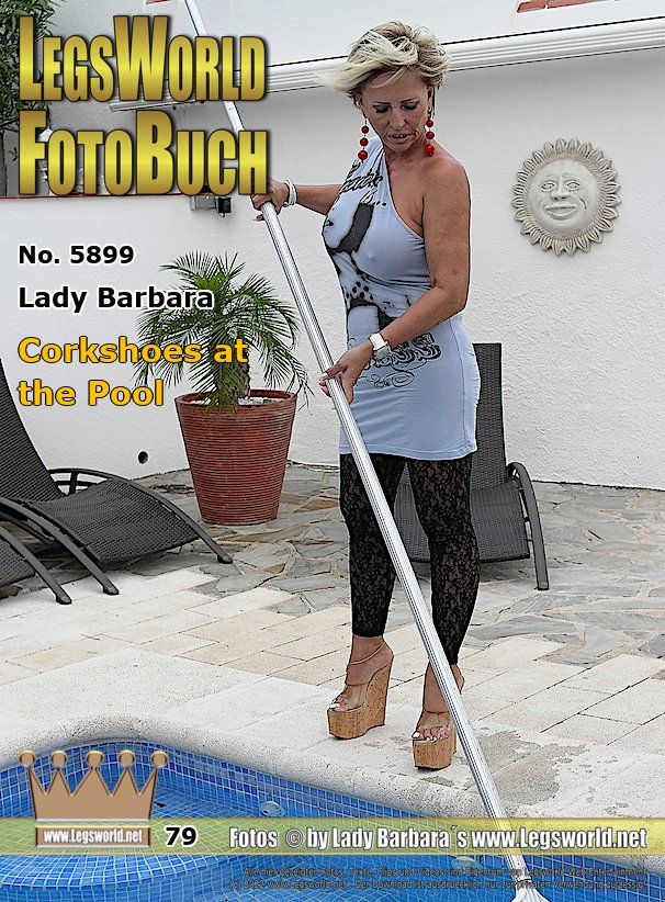 Ebook: 5899 - Lady Barbara
Corkshoes at the Pool
Here you can see me in Spain how I clean the pool and how I feed my cats - all of this as so often in high heels. Today in 18cm high, super cool cork mules. In addition to reality photos and beautiful close-ups of my wedge shoes, there is also a 20-minutes slow-motion video.