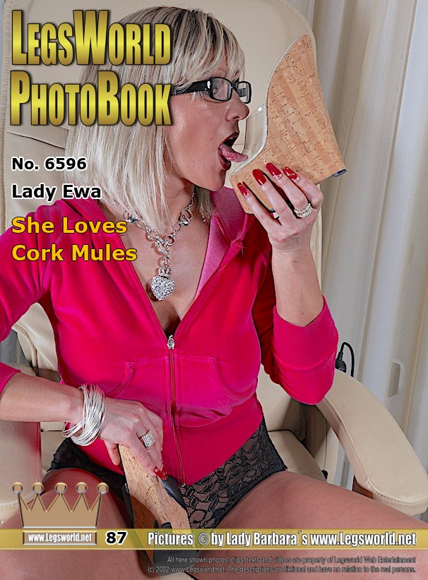 Ebook: 6596 - Lady Ewa
She Loves Cork Mules
On the Massage Chair Lady Ewa (today only in a red jacket and lace slip) made herself comfortable in fancy Cork mules. The hot Polish shows various sexy cork shoes and rubs her shaved pussy to the soles of my often worn cork mules. Does the Legsworld-Lady get an orgasm? From my own experience I know how sweet the cold leather is on the shaved pussy ...