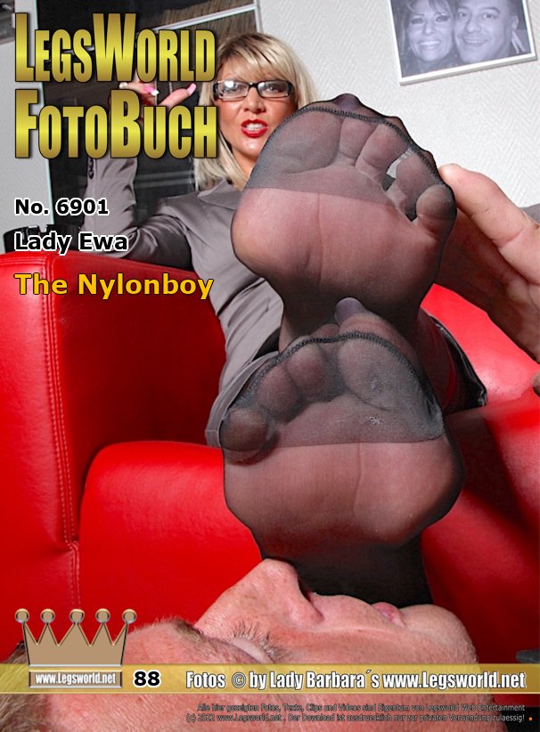 Ebook: 6901 - Lady Ewa
The Nylonboy
Lady Ewa gets nylons as a gift from a member today. In her gray business suit, she welcomes the young, submissive man in the party room on the red couch. There the elegant Polish Lady is smoking a cigarette when the boy has to take off her slingbacks and massage her feet. Then she lets her young nylon boy pamper her legs and feet in very delicate stockings and lick her toes.