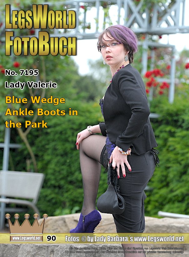 Ebook: 7195 - Lady Valerie
Blue Wedge Ankle Boots in the Park
Lady Valerie is going for a stroll through the landscape park in Duisburg after work today. There she shows the photographer her blue wedge ankle boots on a park bench, which she is very proud of. She didn