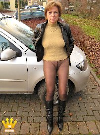 Lady Monique : The riging instructor from Duesseldorf has more than 25 years expirience in frivolous walks in nylon and high heels. She is 1,70mtr tall and has clothes size 38. Moniques shoe size is 39. As you see in my of her updates, she loves to make photos when she´s peeing on members. But always very elegant.