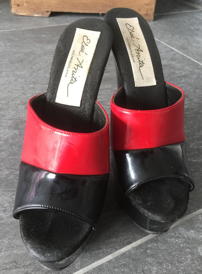 Worn by Lady Barbara : These Black + Red platform mules have a 5cm platform and 15cm high heels. The shoes were worn by me privately very often and later in many series in the updates. Manufacturer: Else Anita. You can see an example series, where I wear the shoes, and also new big pictures when you click on the preview image. <br> <red>Just send me an email with the order number, you will then receive further information regarding the payment. I am also happy to answer any questions you may have about the order. The sale is private, the shipping is very discreet as registered mail or DHL package with tracking number. Parcel station, fantasy sender or shipping without tracking at your risk. Private sale: No exchange, no return. Delivery within Germany is free. abroad on request.</red></small>