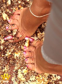 Lady Barbara : Here I show you, how I am crushing some muffins. See in many closeups and video clips, how I stick my long toenails into the muffins and how my toes make only small crumbs from them. At the end I show you how dirty my naked footsoles are and full of crumbs. Inclusive 12min HD-Video.