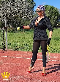 Lady Barbara : This is what it looks like when I play tennis on the finca in Mallorca. I dont need any special tennis clothes as you can see. Tight, sexy leggings and high-heeled mules on my bare feet are enough for me. And when my boobs are tied tightly with rubber rings, they wobble less than with a sports bra. Maybe you want to play against me? Naked?